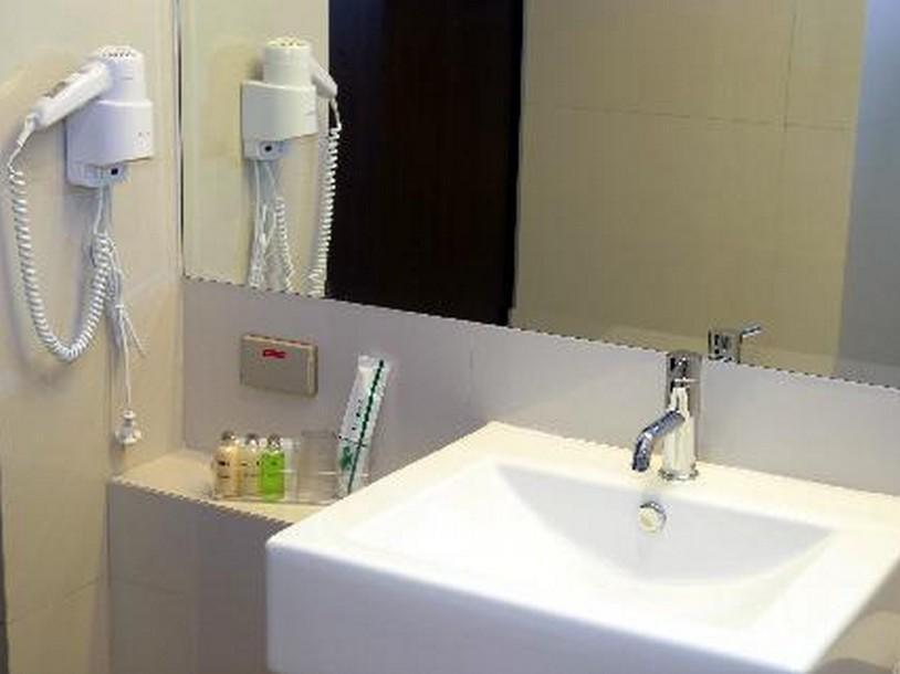 24 Inn Hotel Банкок Екстериор снимка