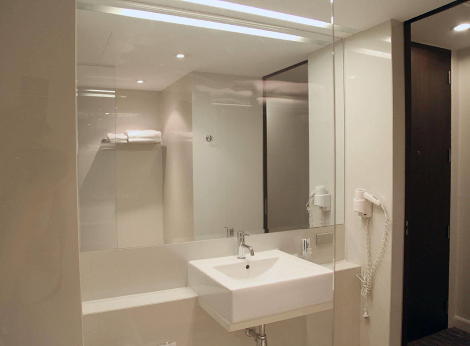 24 Inn Hotel Банкок Екстериор снимка